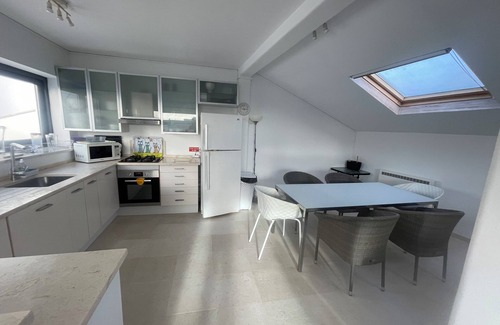 Peniche de Cima House | CASA das ESTRELAS -Near City Centre- Comfortable house- Sea view -Free parking.