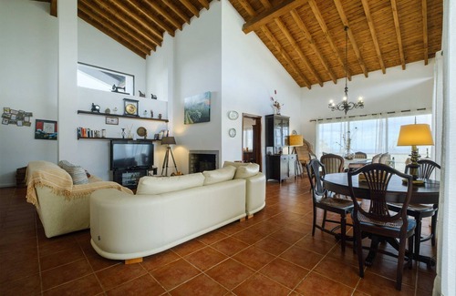 Fenais da Luz Villa | Casa das Hotências by Azoresrent