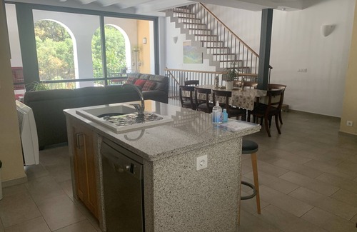 Alajar Villa | Casa de 3 plantas diseñada por un arquitecto