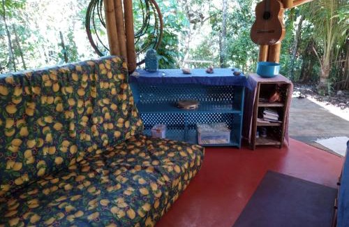 Serra Grande House | Casa de bambu e garrafas no litoral de Serra Grande