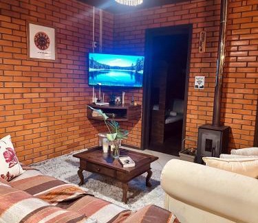 Alto Gasparinho House | Casa de campo com cachoeira no quintal