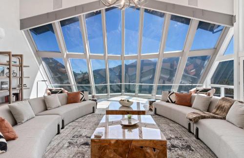 Windcliff Estates House | Casa de Cristal-Epic Views-HotTub-Sauna-Sleeps 10-Luxury Linens-Stocked Kitchen