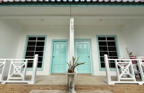 Kampung Sura House | Casa De Pantai