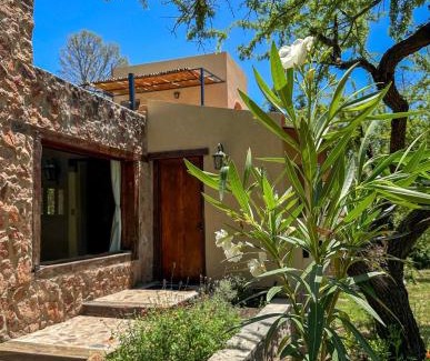 Las Rabonas House | Casa de piedra con jardin y pileta - privada