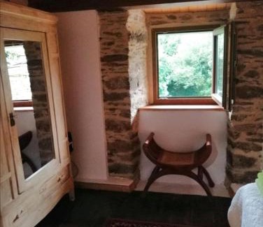 Freires House | Casa de piedra en pequeña aldea de Ortigueira