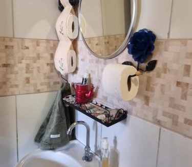 Igatu Hostel | CASA DE RETALHOS Boutique Albergue, casaril histórico, com 5 suítes individuais e cozinha coletiva, no coração da vila de Igatu-Ba, que preserva fortes traços culturais da época do garimpo, venha viver uma experiência única!