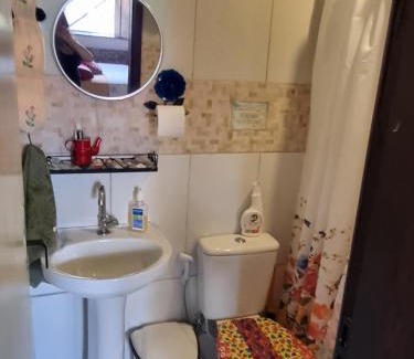 Igatu Hostel | CASA DE RETALHOS Boutique Albergue, casaril histórico, com 5 suítes individuais e cozinha coletiva, no coração da vila de Igatu-Ba, que preserva fortes traços culturais da época do garimpo, venha viver uma experiência única!