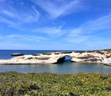 S'Archittu House | Casa dell arco