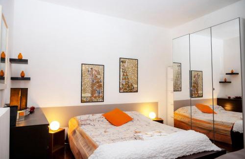 Ferrara Historic Centre Apartment | Casa di Flo - Medieval City Centre with WiFi & AC