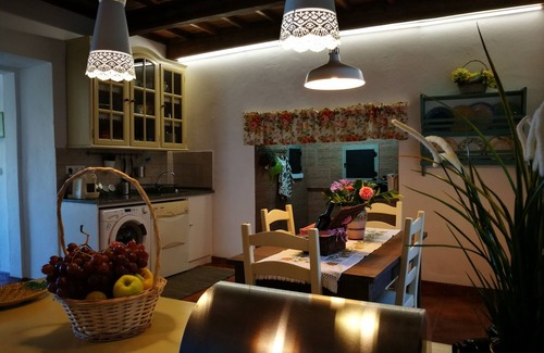 Angra do Heroismo House | Casa do Chafariz, a hideaway between green and sea