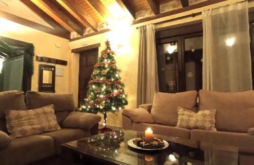 Campo de San Pedro House | Casa Entre Hoces10-12paxJardín y barbacoa