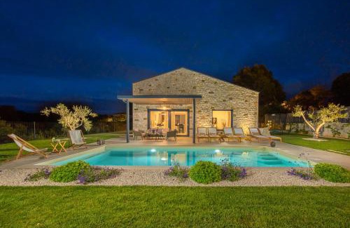 Stifanici Villa | Casa Fiore Viola for 8 people with heated pool