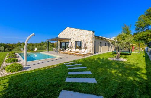 Stifanici Villa | Casa Fiore Viola for 8 people with heated pool