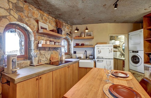 San Marcos Cottage | Casa Grotto, 1 Bed Stone Cave Cottage, Panoramic Ocean View, Stone Shower, & Gym