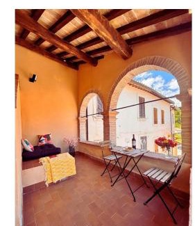Scopoli Apartment | Casa in Umbria - nella Valle del Menotre vicino Rasiglia, Foligno, Assisi,Perugia