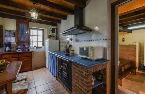 El Cuadro Cottage | Casa La Cuesta full rural accommodation in Oviedo for 6 guests