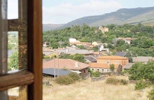 Gascuena de Bornova Cottage | Casa Las Heras for 8 people