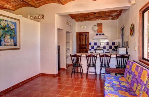 Los Ayala House | Casa las Mariposas Bungalow 1