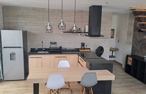 Centro House | Casa Loft Cerca del Centro de Tequisquiapan con Terraza Frente a la Alberca