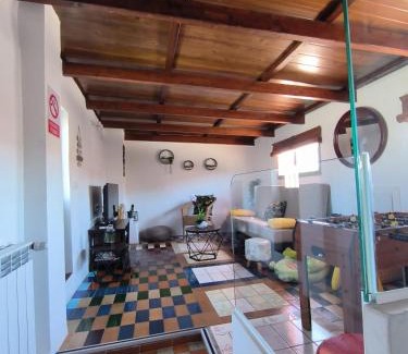 Villarejo de Salvanes Apartment | Casa Luzon, terraza-solarium con ducha y salon rustico