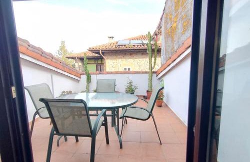 Limpias House | Casa Maitri- con piraguas junto a la ría