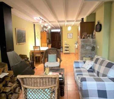 Limpias House | Casa Maitri- con piraguas junto a la ría