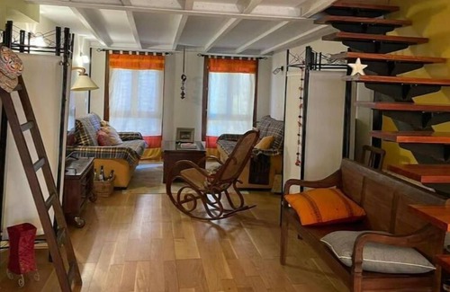 Voto House | Casa Maitri