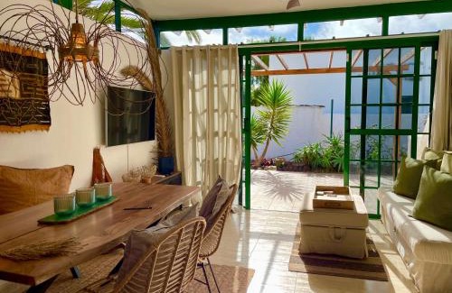 Montana Roja Apartment | Casa MaRaHoBa - Relax at Pool and Beach