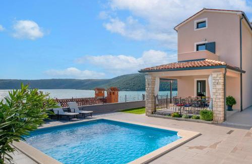 Trget House | Casa Mia near the sea with a stunning view