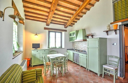 Montefiascone House | Casa Nocetta B: A characteristic and welcoming apartment that is part of an ancient country house surrounded by the greenery, with Free WI-FI.