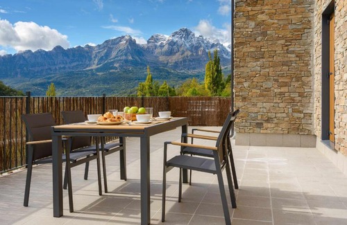 Panticosa Apartment | Casa O Berde terraza con vistas a Aramón Panticosa