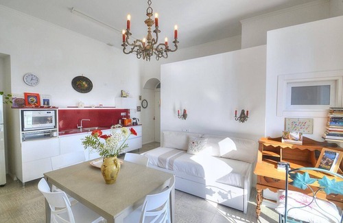 Castiglione House | Casa Olivo Marino A: A graceful apartment which faces the sun and the sea, with Free WI-FI.