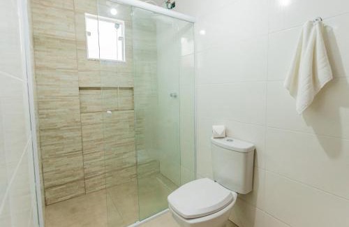 Santo Antonio Villa | Casa para até 10 pessoas com churrasqueira QF1846