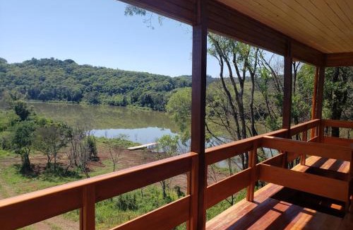 Maximiliano de Almeida House | Casa rústica às margens do lago
