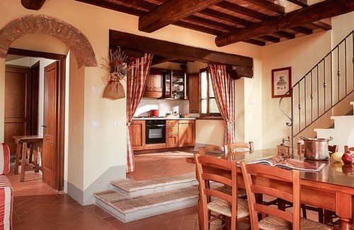 Gambassi Terme House | Casa Ramisia A: A characteristic and welcoming two-story apartment surrounded by a wonderful park, with Free WI-FI.