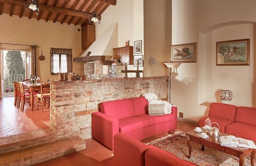 Gambassi Terme House | Casa Ramisia C: A characteristic and welcoming apartment that is part of an ancient country house surrounded by a wonderful park, with Free WI-FI.