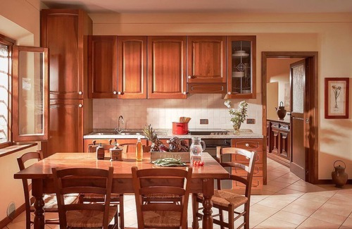 Gambassi Terme House | Casa Ramisia F: A characteristic and welcoming apartment that is part of an ancient country house surrounded by a wonderful park, with Free WI-FI.
