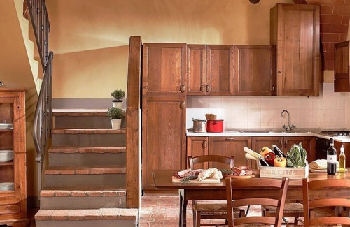Gambassi Terme House | Casa Ramisia G: A characteristic and welcoming two-story ancient tuscan country house surrounded by a wonderful park, with Free WI-FI.