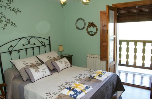 Robledo de las Traviesas House | CASA RURAL GISTREDO