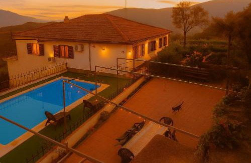 Lanjaron House | Casa Rural Chalet Venta del Aire Cortijo Terron