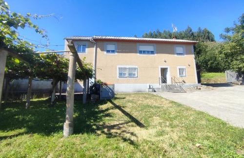 Irixoa House | Casa rural con amplio terreno privado