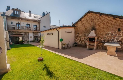 Columbrianos House | Casa Rural El Almendro De Maria