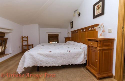 Navarredondilla House | Casa Rural El Salon del Baile