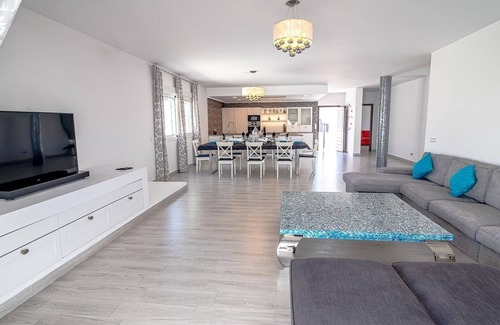 Marchena House | Casa Rural "Villa MyJ" with Pool, Garden, Terrace & Wi-Fi