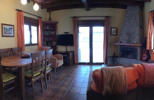 Santa Maria de Valdeon House | Casa Rural El Hórreo