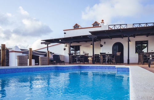 San Bartolome Cottage | Casa Rural in the Heart of the Island