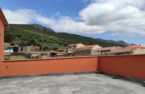 Navatrasierra House | Casa rural La Colmena del Geoparque