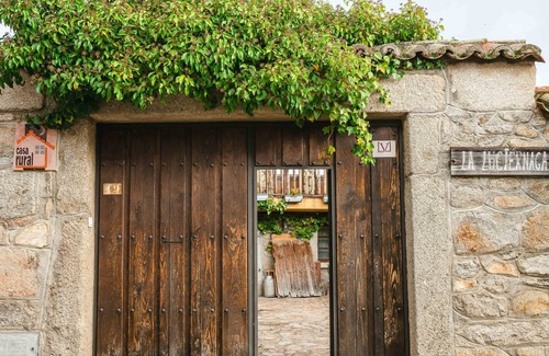 Sorihuela House | CASA RURAL LA LUCIÉRNAGA - Majestic country house with free WiFi.