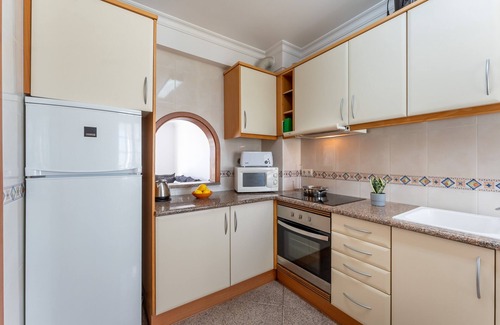 Vale de Carro House | Casa Sal | 4 Bedrooms | Central| Olhos de Água