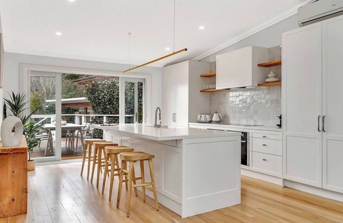 Bridgewater House | Casa Santorini Entertainers Paradise in the Hills